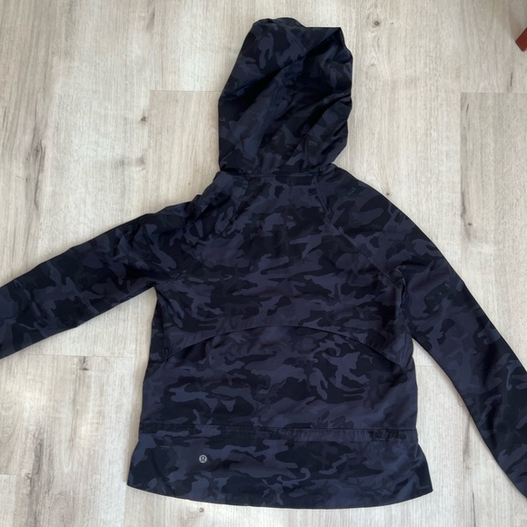 lululemon jacket - Picture 3 of 4